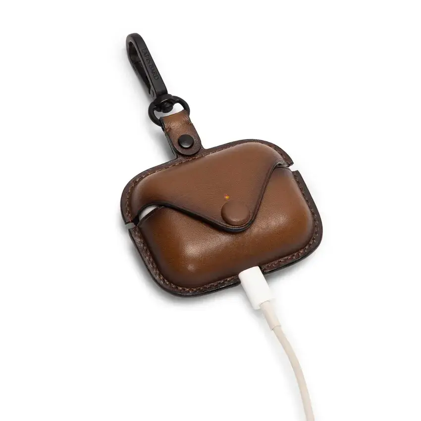 Marron leather airpods case 4.webp