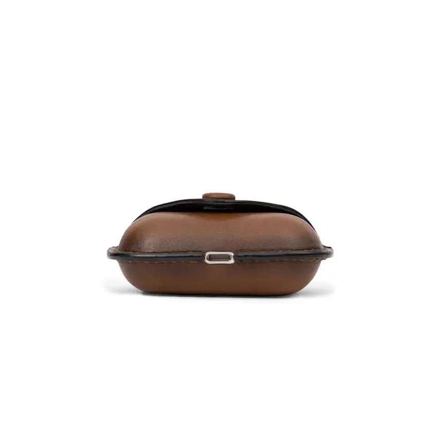 Marron leather airpods case 3.webp